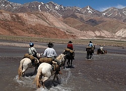 Crossing The Andes River Crossing on the Crossing of the Andes Ride
