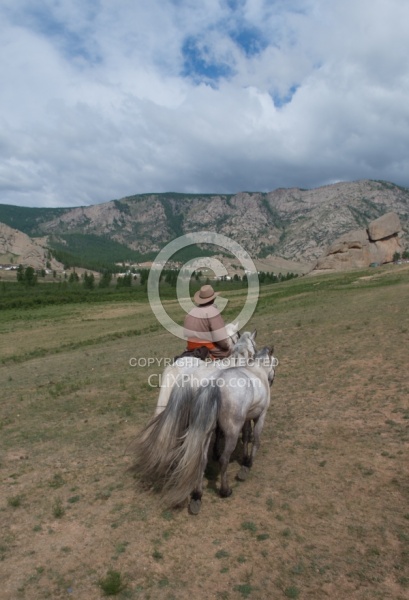 Baagii with two Greys in Tow heading into Turtle Rock