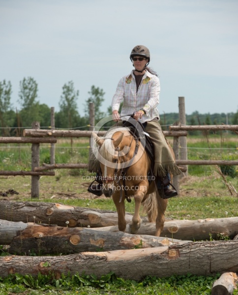 The Extreme Cowboy Race at Horse Country s Lantz McLaren Clinic