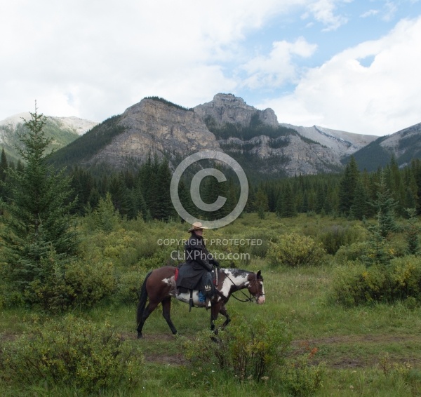 On the Trail at Wild Deuce Women's Retreat