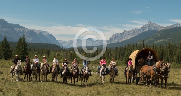 Group Shot On the Trail at Wild Deuce Women's Retreat