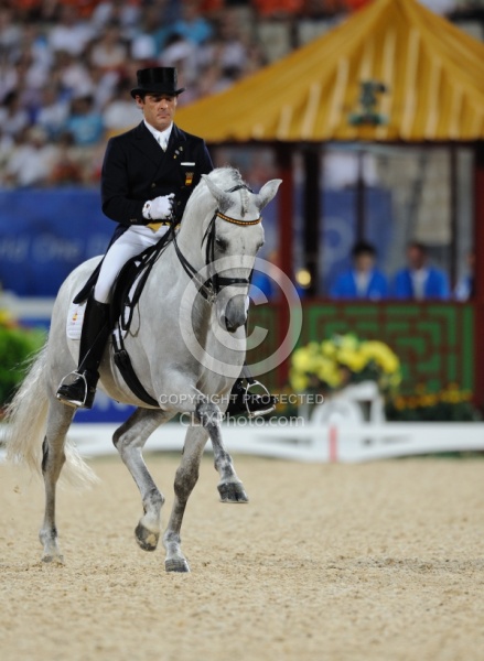 Juan Manuel Munoz Diaz and Fuego XII, Hong Kong Olympics