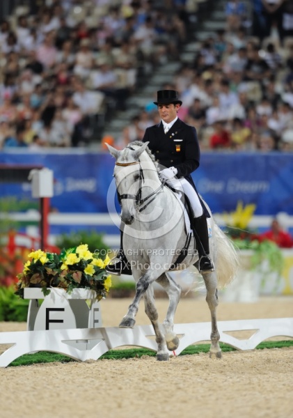 Juan Manuel Munoz Diaz and Fuego XII, Hong Kong Olympics