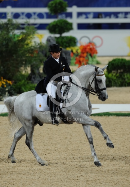 Juan Manuel Munoz Diaz and Fuego XII, Hong Kong Olympics