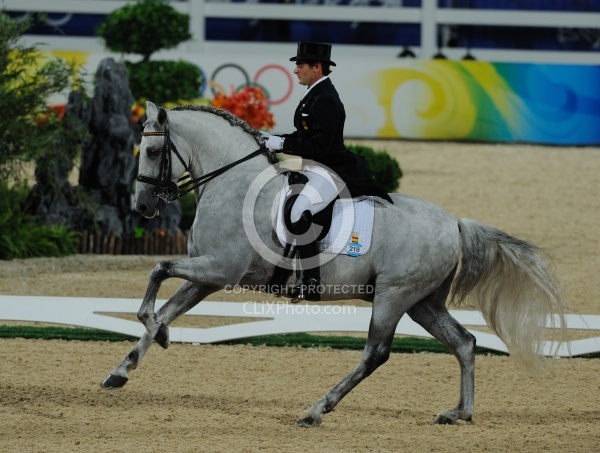 Juan Manuel Munoz Diaz and Fuego XII, Hong Kong Olympics
