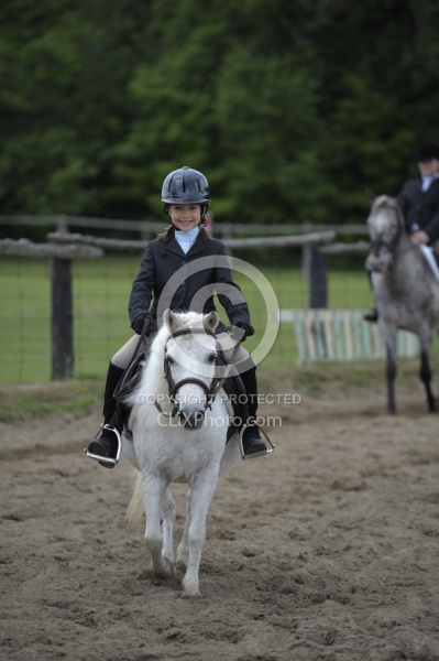 Kids Showing in Schooling Show