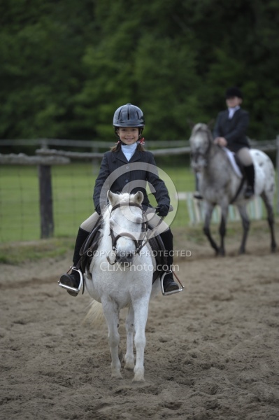 Kids Showing in Schooling Show