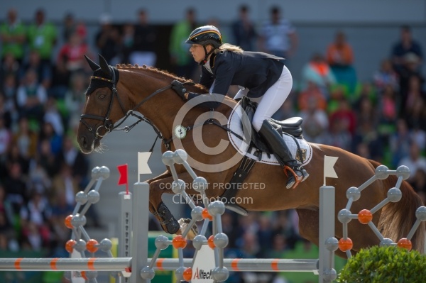 Sandra Auffarth and Opgun Louvo take Eventing Gold WEG 2014 Norm